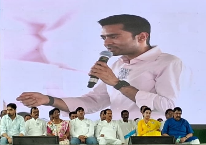 ​তারাপীঠে জনজোয়ার, বীরভূমের মাটি থেকে উন্নয়নের বার্তা দিলেন অভিষেক 