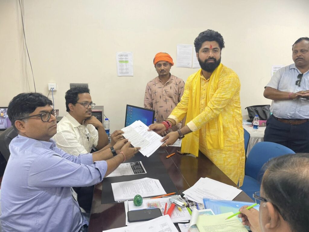 ​বারাবনিতে জয়ের সংকল্প: অনুগামীদের নিয়ে মনোনয়নপত্র জমা দিলেন বিজেপি প্রার্থী অরিজিৎ রায়