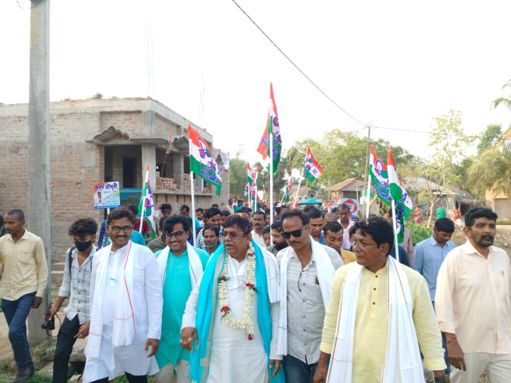 মঙ্গলকোটে প্রচারে ঝড় তুলছেন তৃণমূল কংগ্রেস প্রার্থী 