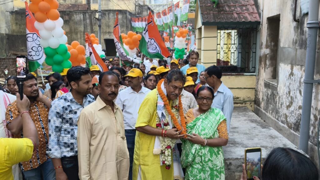 পাণ্ডবেশ্বরে নরেন্দ্রনাথের সমর্থনে জনজোয়ার, বহুলায় তৃণমূলের শক্তি প্রদর্শন