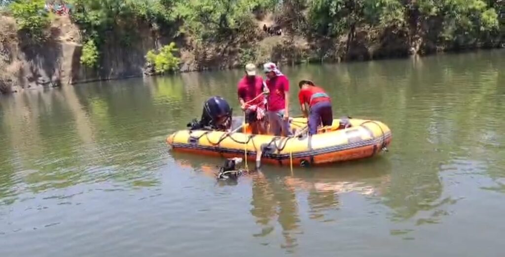 পরিত্যক্ত পাথর খাদানের জমা জলে তলিয়ে গেল ১২ বছরের কিশোর দুইদিন পেরিয়ে গেলেও পাওয়া যায়নি দেহ