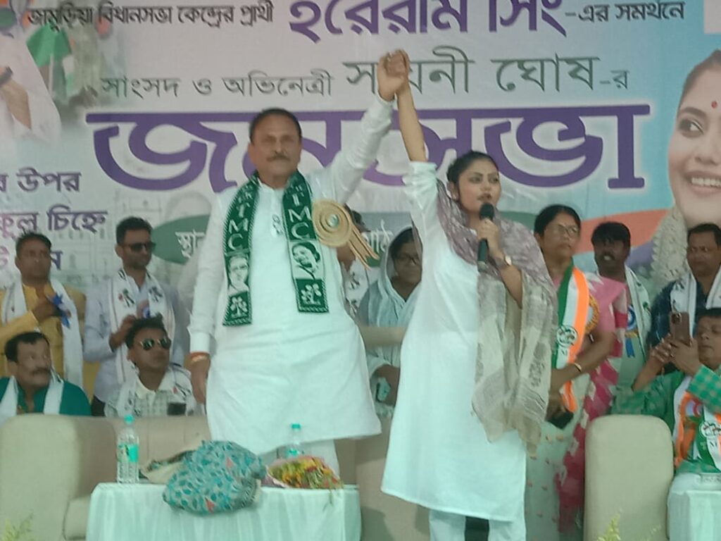 হরেরাম সিং-এর সমর্থনে জামুড়িয়া বিধানসভা কেন্দ্রের চিচুড়িয়ায় জমজমাট জনসভায় উপস্থিত সাংসদ সায়নী ঘোষ