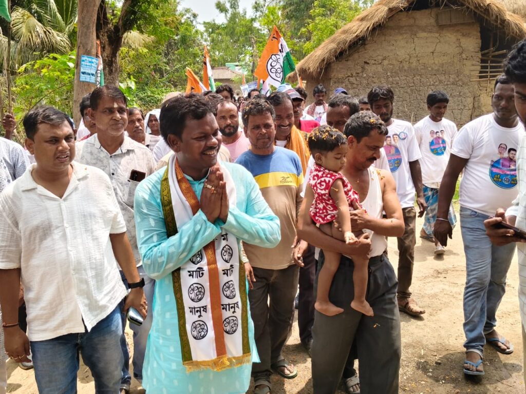 আউসগ্রামের তৃণমূল প্রার্থীর সমর্থনে জনজোয়ার, প্রচারে ব্যাপক উৎসাহ