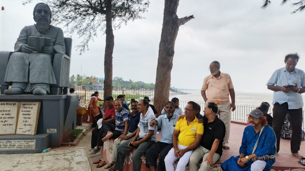 ডায়মন্ড হারবার মুক্তাঙ্গনে ৭০ থেকে ৯০ দশকের বিভিন্ন মাঠ কাপানো প্রাক্তনী ফুটবলারদের জমজমাট আড্ডা