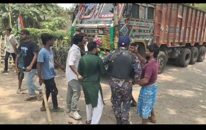 ভোটারদের ভয় দেখানোর অভিযোগ, কেন্দ্রীয় বাহিনীর হস্তক্ষেপে ফের বুথমুখী সাধারণ মানুষ
