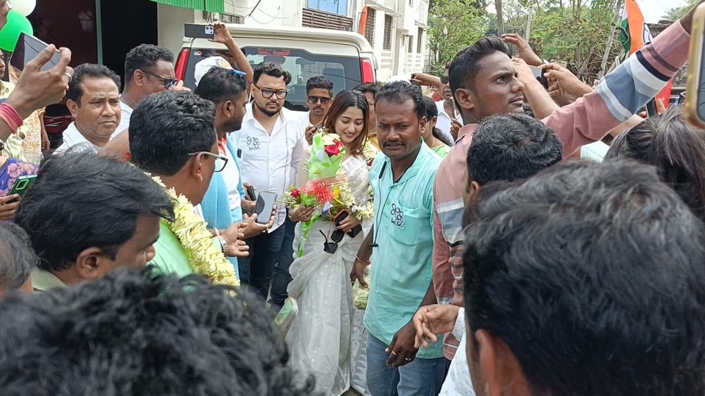 “বাংলায় নারীরা সুরক্ষিত”,  অলোক মাজির সমর্থনে রোড শোয়ে সরব সুদীপ্তা
