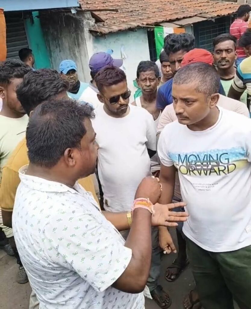 ​ঝান্ডা টাঙানো ঘিরে বারাবনিতে তৃণমূল-বিজেপি সংঘর্ষ