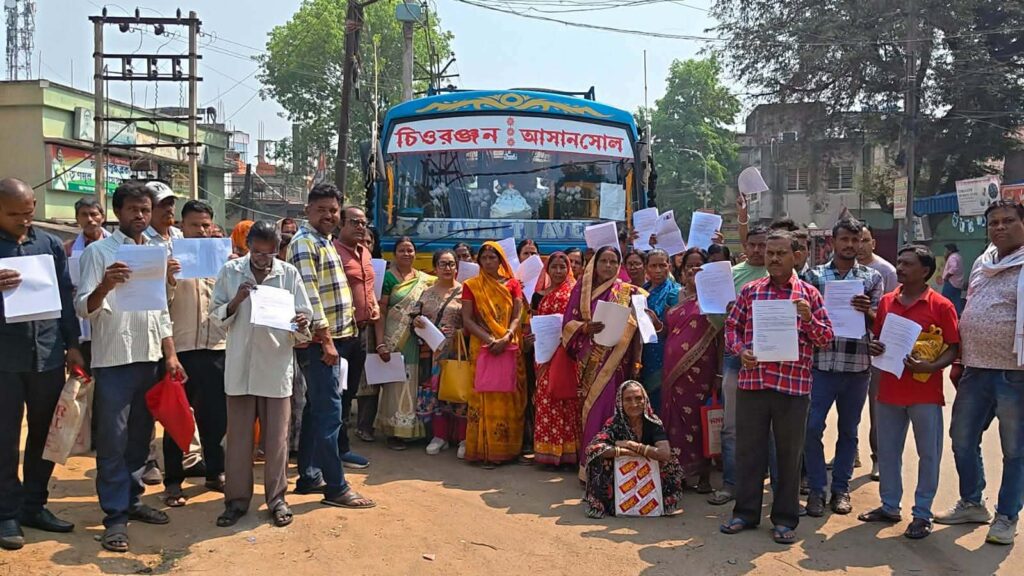 ভোটার তালিকা থেকে নাম বাদ, ভুক্তভোগীদের পাশে তৃণমূল