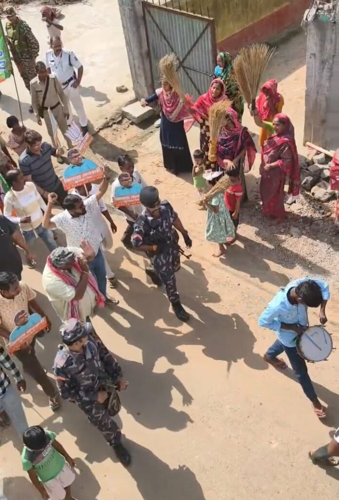 ভোটার তালিকা বিতর্কে আগুন—জগন্নাথপুরে ঝাড়ু হাতে বিক্ষোভ, বিজেপি প্রার্থীকে ঘিরে তুমুল উত্তেজনা