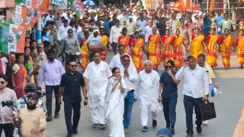 দুর্গাপুরে তৃণমূল সুপ্রিমোর পদযাত্রা পরিণত হলো জনসমুদ্রে