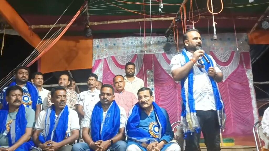 চৈত্র গাজন উপলক্ষে দুইদিনের যাত্রাপালার জাঁকজমকপূর্ণ সূচনা, উপস্থিত পঞ্চায়েত প্রধান