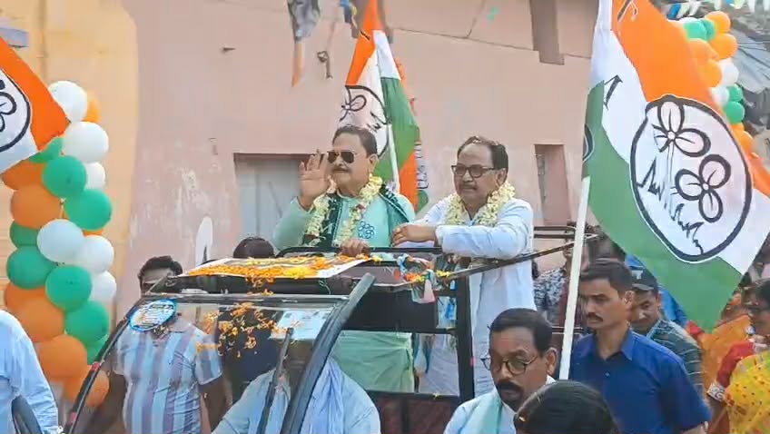 ডোবরানায় তৃণমূলের প্রচারে ক্ষুদেদের অভিনব সাজ , কেউ সাজলো মমতা কেউবা হরেরাম