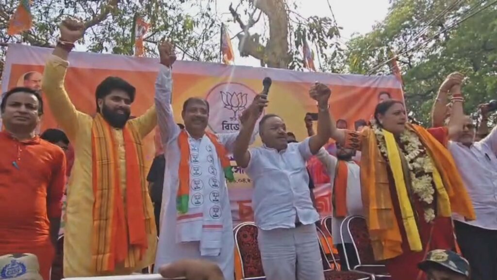 ​রাজ্য সভাপতির উপস্থিতিতে মনোনয়নপত্র জমা দিলেন বিজেপির তিন প্রার্থী