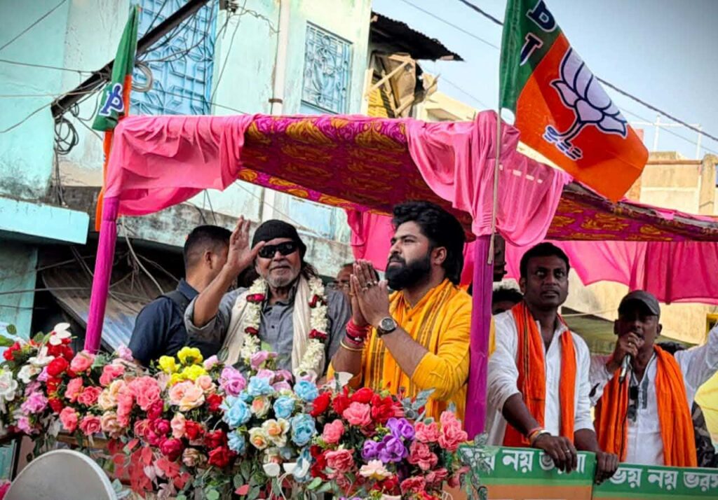 মিঠুন-ম্যাজিক: মহাগুরুর রোড শো-তে জনজোয়ার