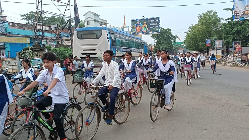 ইলামবাজারে বিশ্ব বাইসাইকেল দিবস পালন: পরিবেশ ও সুস্বাস্থ্যের বার্তা