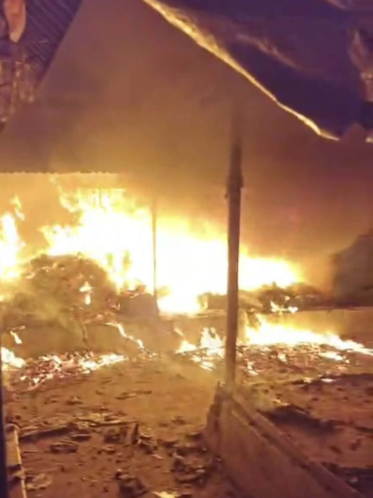 রূপনারায়ণপুর বাজারে বিধ্বংসী অগ্নিকাণ্ড, ভস্মীভূত একাধিক দোকান